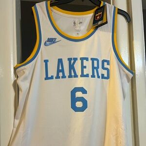 Men’s Los Angeles Lakers Lebron James Nike Swingman Jersey- Classic